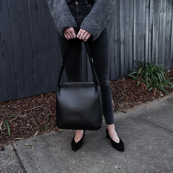 EVERLANE The Form Leather Tote Bag - Picture 3 of 11